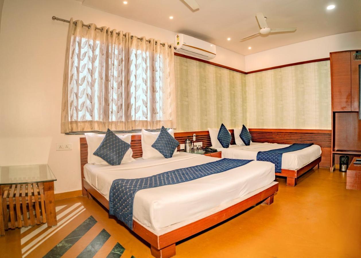Uddhav Vilas A Family Hotel Udajpur Zewnętrze zdjęcie