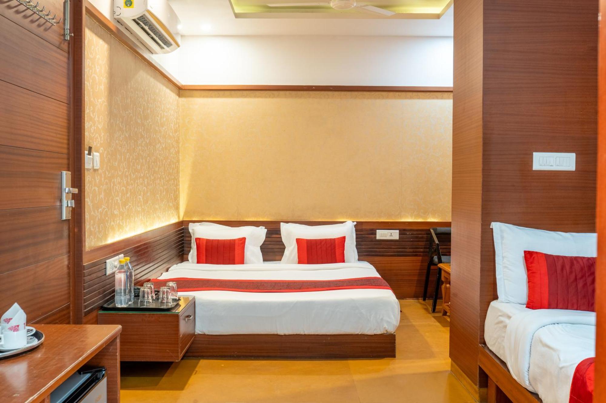 Uddhav Vilas A Family Hotel Udajpur Zewnętrze zdjęcie