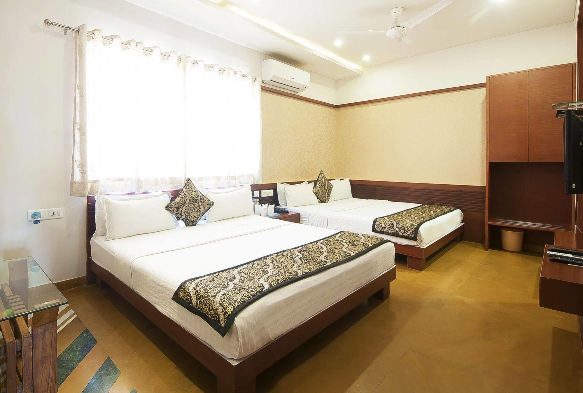 Uddhav Vilas A Family Hotel Udajpur Zewnętrze zdjęcie
